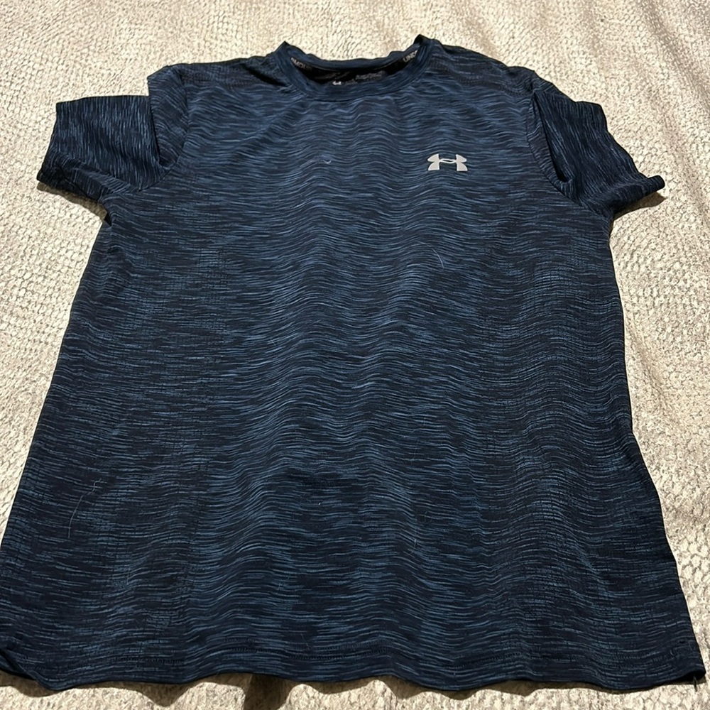 Shirt sleeve men’s Under Armour shirt size medium